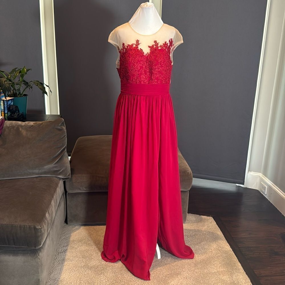 Women’s Red Full Length Formal Dress Lace Appliqué Zip Back Leg Slit Size 16 NEW